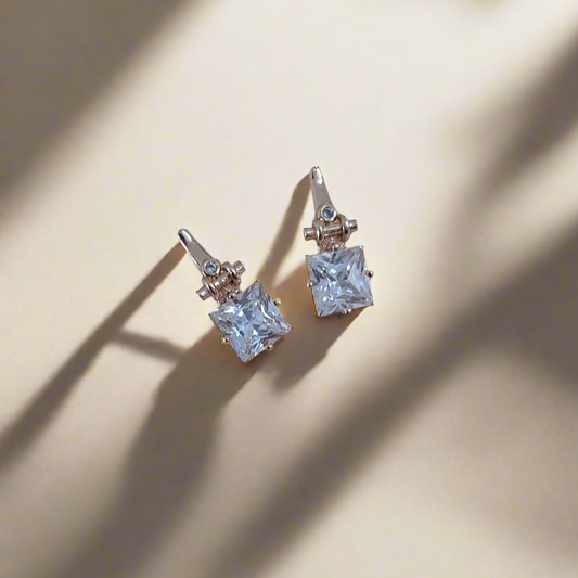 Anti-tarnish crystal earrings with long-lasting shine