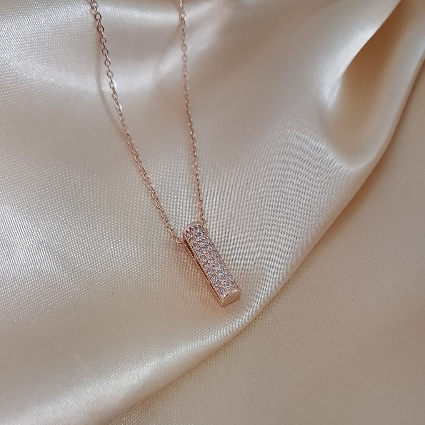 Rose gold-tone necklace elegant jewellery perfect occasions