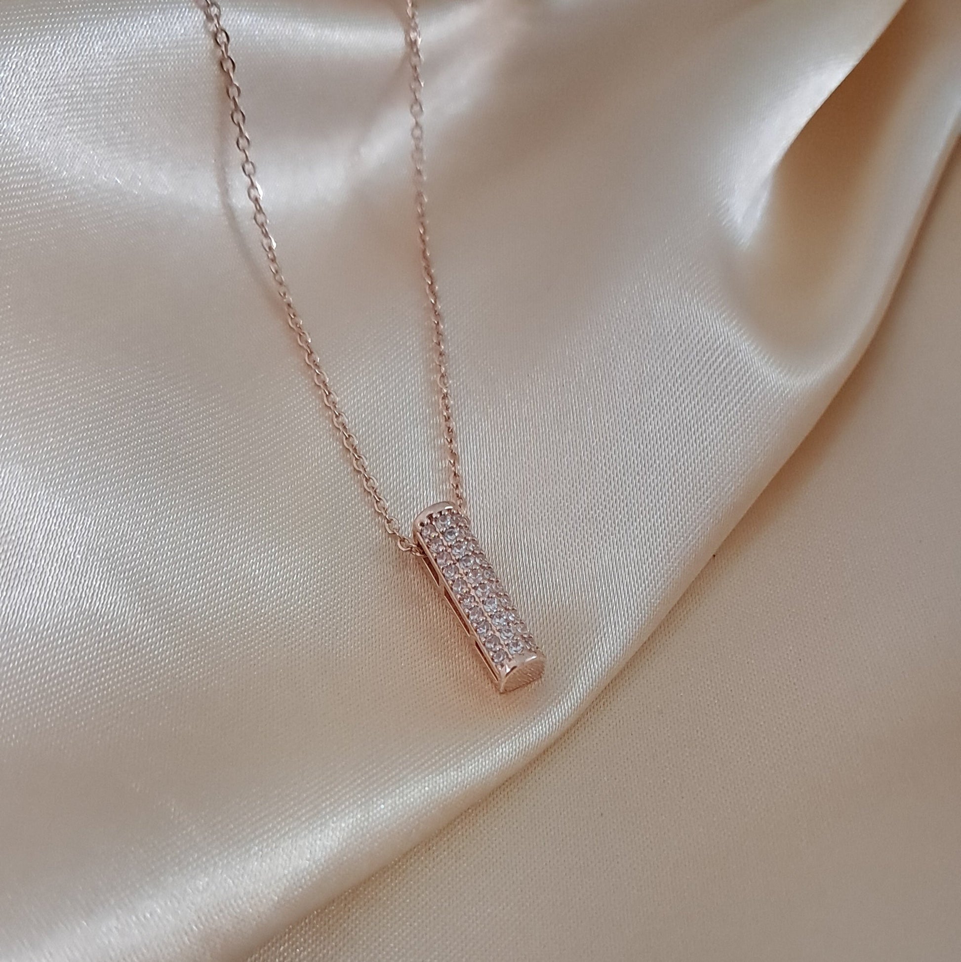 Rose gold-tone necklace elegant jewellery perfect occasions