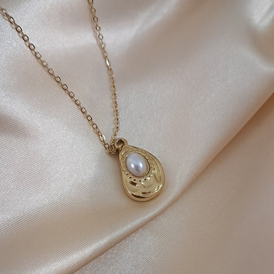 Pearl drop necklace with gold-tone setting anti-tarnish jewellery