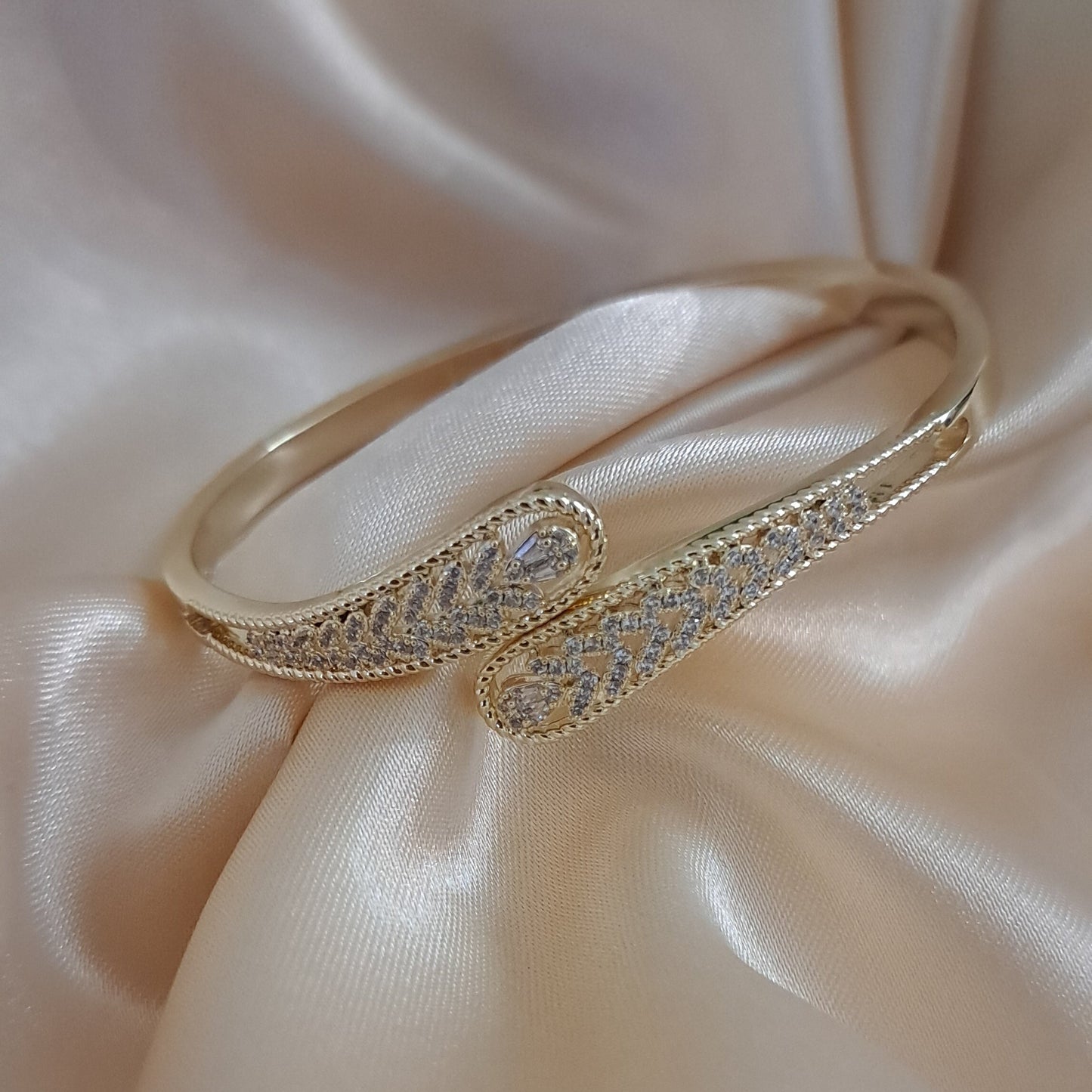 Dazzle bracelet openable AD jewellery lasting beauty