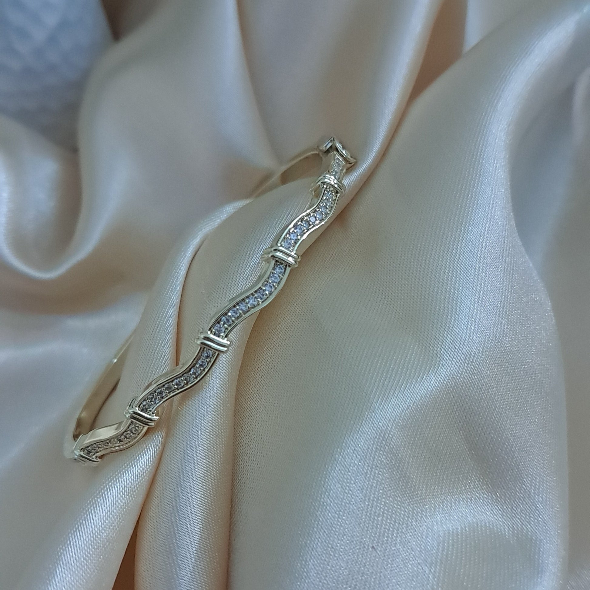 Wave anti-tarnish AD bracelet openable gold-tone jewellery