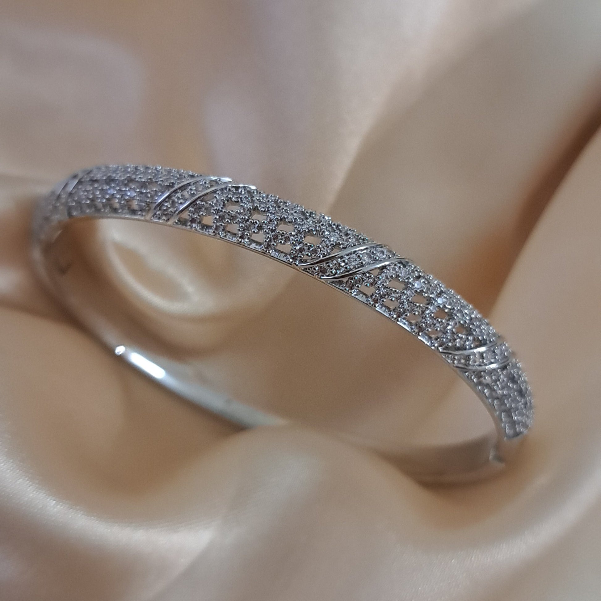 Anti-tarnish silver bracelet with AD stones premium jewellery